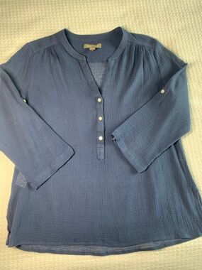 Tommy Bahama navy blue gauzy cotton blouse size medium